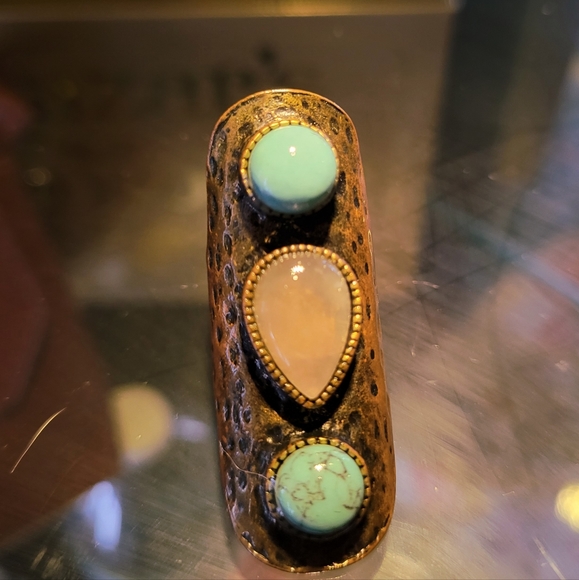 Ring- Vintage Hammered Copper Shield Ring with Turquoise & Rose Quartz Stones - Picture 2 of 4